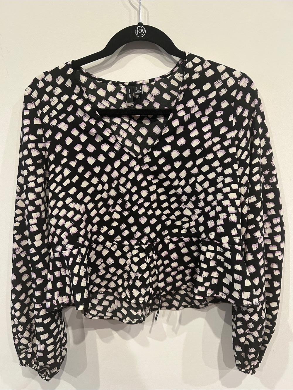 NWOT Vero Moda Womens Black & White Printed Peplum Long-Sleeve Top